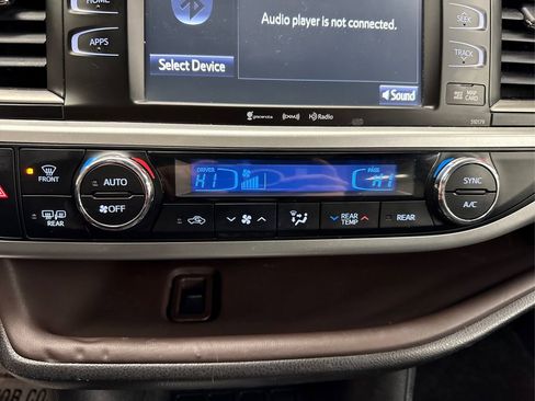 Used 2017 Toyota Highlander AWD V6 image 31