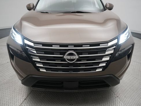 Certified 2024 Nissan Rogue SV w/ SV Premium Package image 21