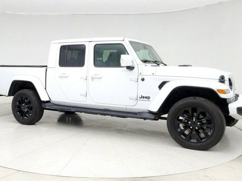 Used 2022 Jeep Gladiator Overland image 3
