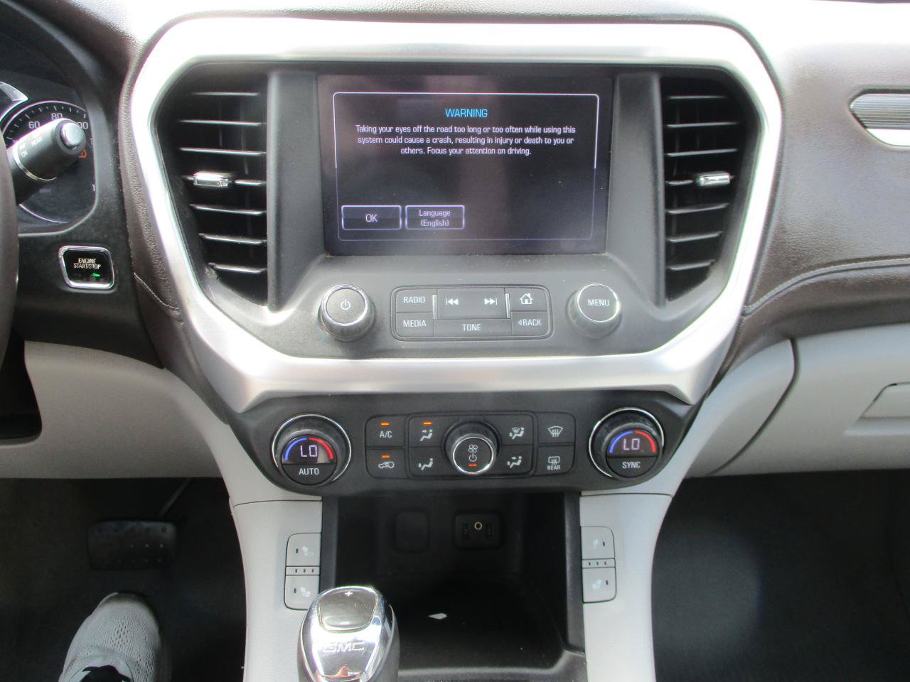 Used 2017 GMC Acadia SLT FWD image 15