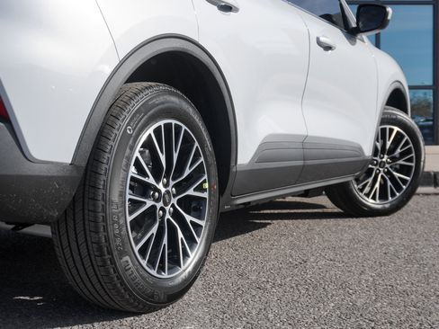 New 2026 Ford Escape SE image 11