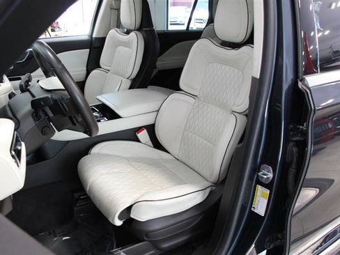 Used 2023 Lincoln Aviator Black Label w/ Class IV Trailer Tow Package image 14