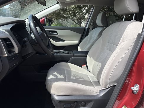 Used 2025 Nissan Rogue SV AWD/4WD image 14