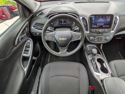 Used 2021 Chevrolet Malibu LT FWD image 15