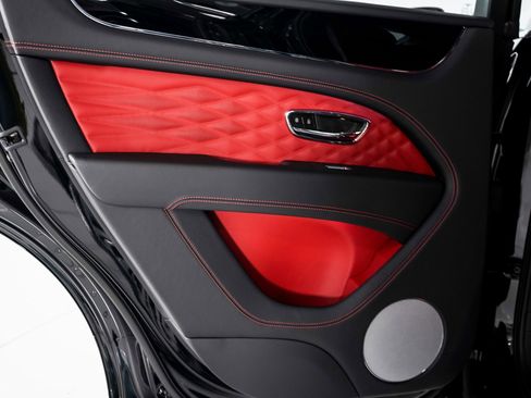 New 2025 Bentley Bentayga image 22