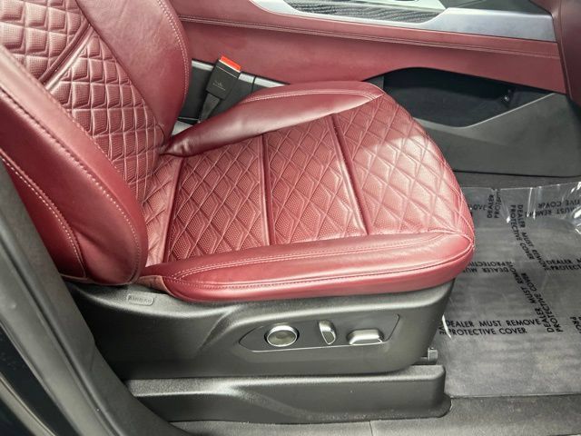Used 2026 Cadillac Escalade Luxury w/ LPO, Floor Liner Package AWD/4WD image 28