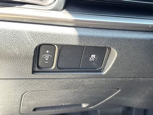 Used 2025 Kia Sorento LX FWD image 21