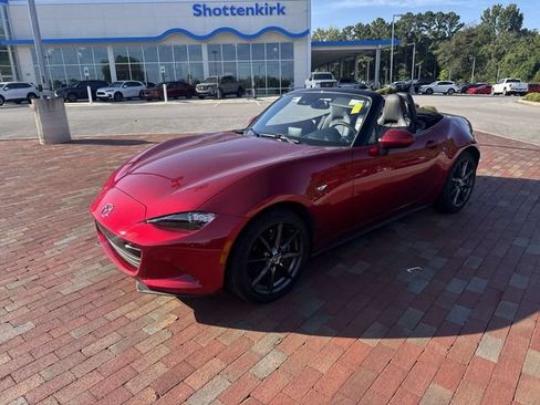 Used 2023 MAZDA MX-5 Miata Grand Touring RWD image 4