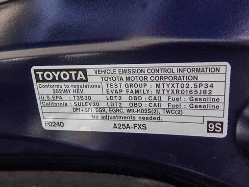 Used 2021 Toyota Highlander XLE image 28