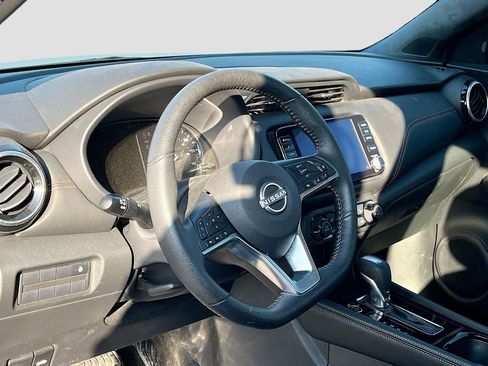 Used 2024 Nissan Kicks SR w/ SR Premium Package image 9