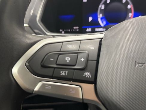 Used 2022 Volkswagen Tiguan SE image 28