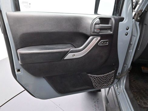Used 2013 Jeep Wrangler Unlimited Rubicon AWD/4WD image 9