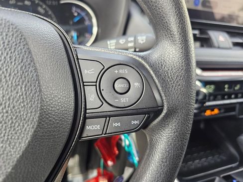 Certified 2025 Toyota RAV4 LE image 32