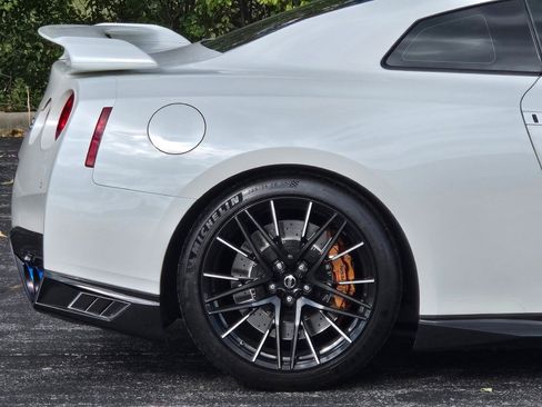 Used 2020 Nissan GT-R Premium image 15