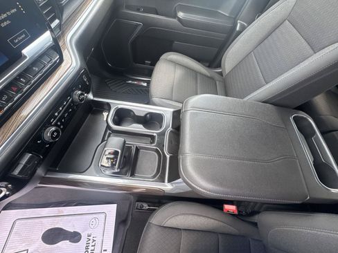 Used 2023 Chevrolet Silverado 1500 LT AWD/4WD image 25