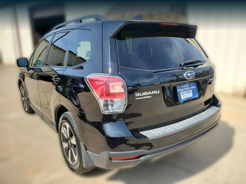 Used 2017 Subaru Forester 2.5i Premium w/ All-Weather Package AWD/4WD image 9