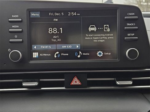 New 2025 Hyundai Elantra SE image 16