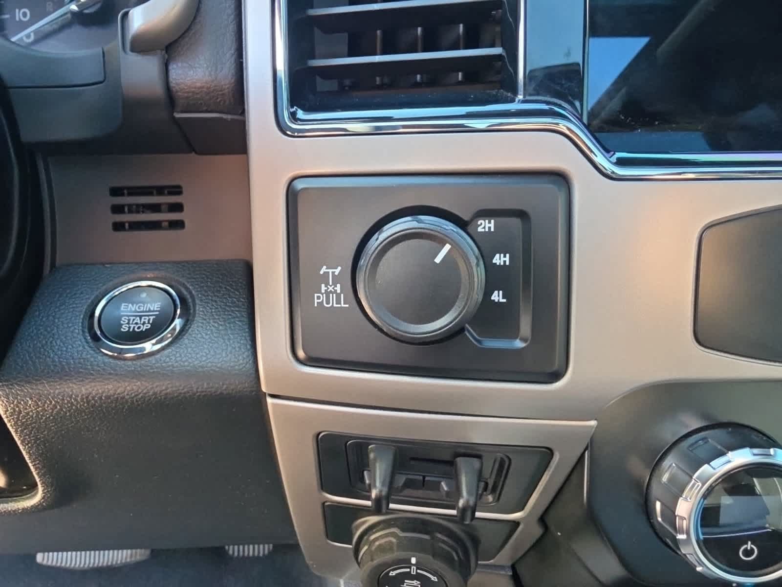 Used 2022 Ford F250 Lariat w/ Black Appearance Package AWD/4WD image 30