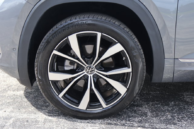 Certified 2024 Volkswagen Atlas SEL Premium R-Line AWD/4WD image 10