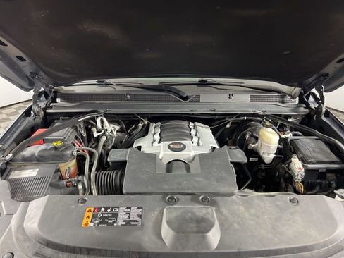 Used 2019 Cadillac Escalade Platinum image 3
