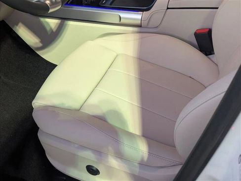 New 2026 Mercedes-Benz GLB 250 image 4