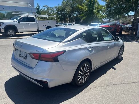 Used 2023 Nissan Altima 2.5 SV FWD image 8