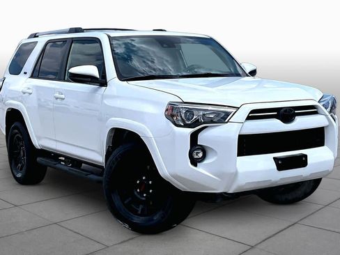 Used 2022 Toyota 4Runner SR5 RWD image 3