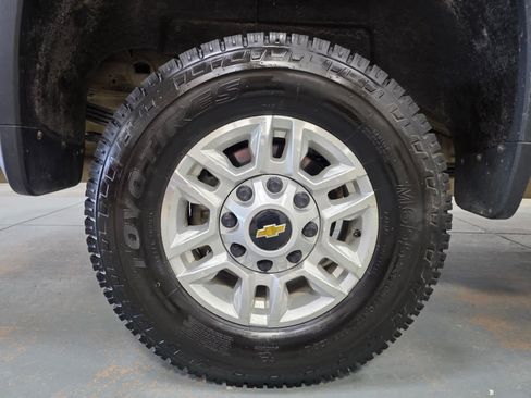 Used 2022 Chevrolet Silverado 2500 LT w/ Convenience Package AWD/4WD image 9