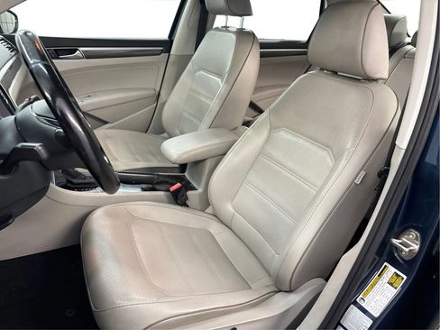 Used 2018 Volkswagen Passat 2.0T SE FWD image 11