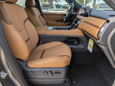 New 2025 Nissan Armada SL w/ Captain's Chari Seat Package image 22