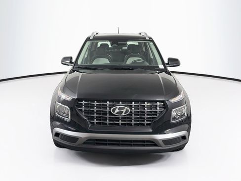 Used 2025 Hyundai Venue SEL FWD image 2