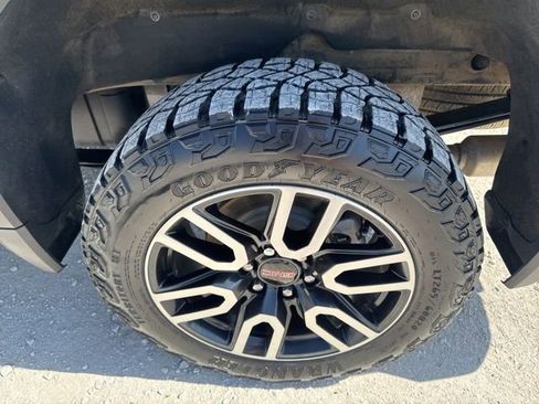 Used 2023 GMC Sierra 1500 AT4 w/ AT4 Premium Package image 32