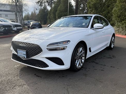 Used 2022 Genesis G70 2.0T image 3