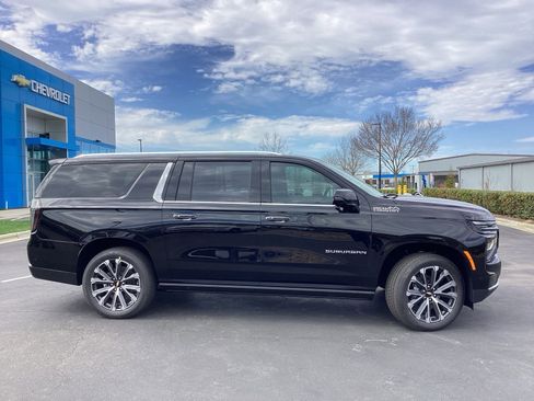 New 2026 Chevrolet Suburban High Country AWD/4WD image 5