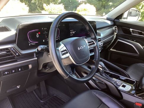 Used 2025 Kia Telluride LX FWD image 11