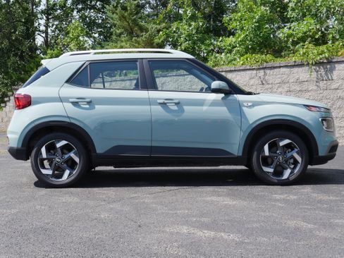Used 2026 Hyundai Venue SEL FWD image 8
