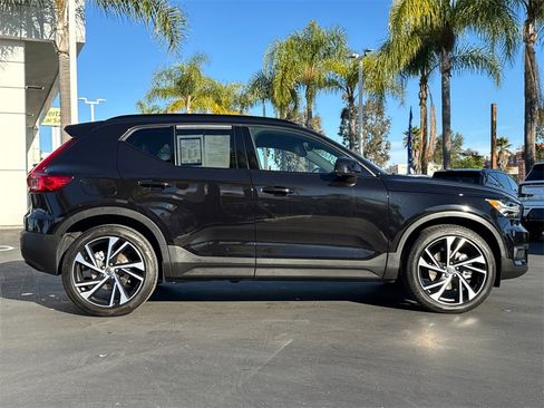 Certified 2021 Volvo XC40 T5 R-Design image 6