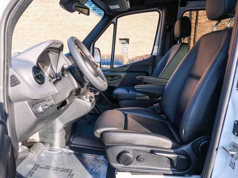 Used 2024 Mercedes-Benz Sprinter 2500 image 22