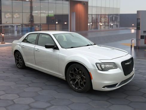 Used 2019 Chrysler 300 Touring w/ Sport Appearance Package image 18