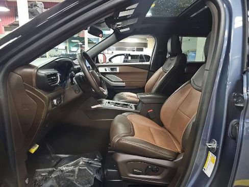 Used 2021 Ford Explorer King Ranch w/ Premium Technology Package image 6