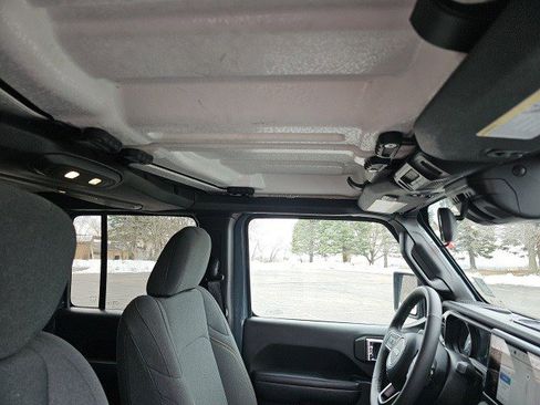 Used 2025 Jeep Wrangler Willys image 13