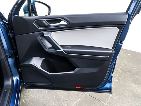 Used 2020 Volkswagen Tiguan SE image 23