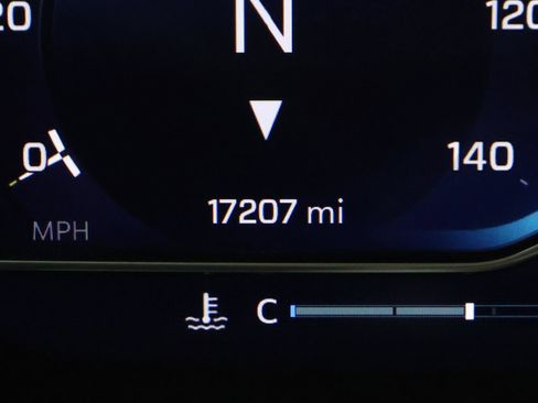 Used 2024 Chevrolet Tahoe Premier w/ Premium Package image 37