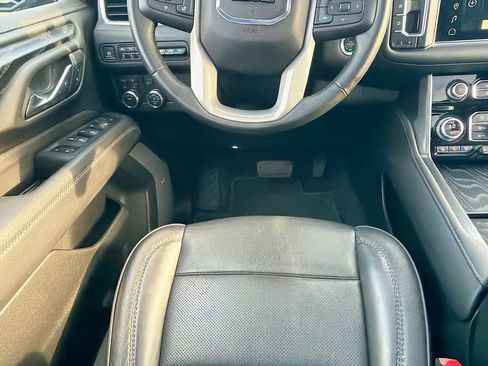 Used 2024 GMC Yukon Denali AWD/4WD image 18