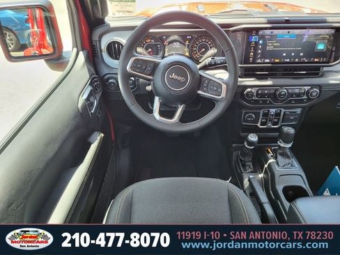 Used 2025 Jeep Wrangler Unlimited Sahara AWD/4WD image 13