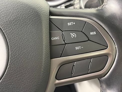 Used 2021 Jeep Cherokee Latitude Lux w/ Comfort/Convenience Group image 18