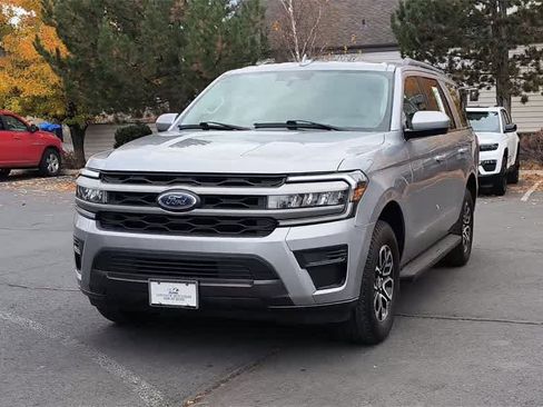 Used 2024 Ford Expedition XLT image 4
