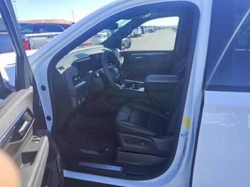 Used 2026 Chevrolet Suburban RST w/ RST Capability Package AWD/4WD image 5