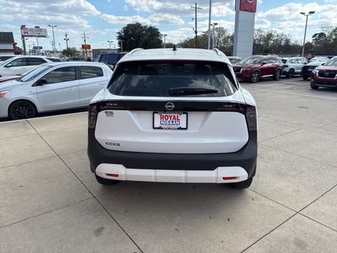 New 2026 Nissan Kicks SV w/ SV Premium Package FWD image 6