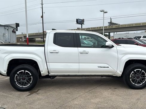 Certified 2025 Toyota Tacoma TRD Sport image 9